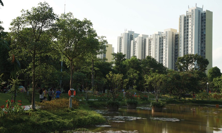 Chủ đầu tư Khu đô thị Ecopark tràn ngập mảng xanh, thu hút rất người về ở dù cách khá xa trung tâm Hà Nội. Ảnh: Dũng Minh
