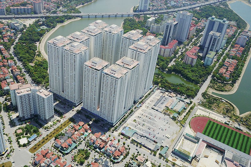 Việc điều chỉnh quy hoạch tùy tiện và chia nhỏ các khu đất cho nhiều chủ đầu tư đang “băm nán” bộ mặt đô thị Hà Nội. Ảnh: Dũng Minh