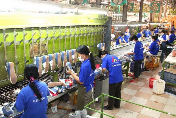Sản xuất giày xuất khẩu tại Công ty Giày Thượng Đình