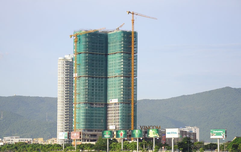 Dự án Vinpearl Condotel Đà Nẵng do Vingroup đầu tư đã tịnh tiến gần trung tâm Thành phố, ngay bên sông Hàn, khu vực mà lâu nay chỉ dành cho dự án khách sạn. Ảnh: Hà Minh