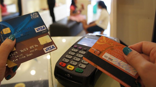 Làm sao để không 'vung tay quá trán' khi xài thẻ tín dụng? 