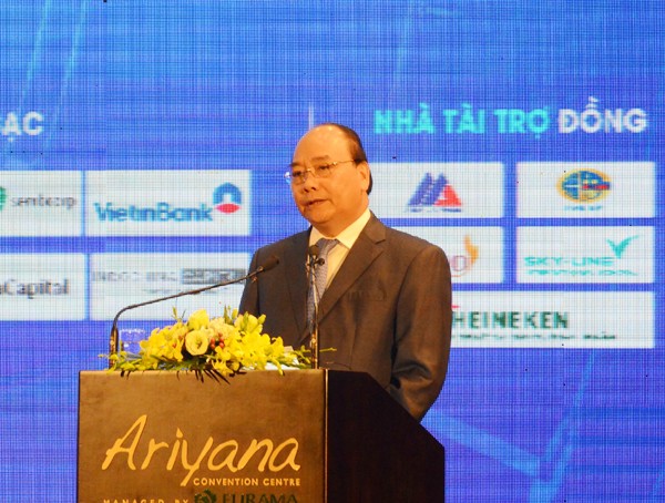 Thủ tướng Nguyễn Xuân Phúc phát biểu chỉ đạo tại Diễn đàn Đầu tư Đà Nẵng 2017 sáng 15/10. Ảnh: Hà Minh