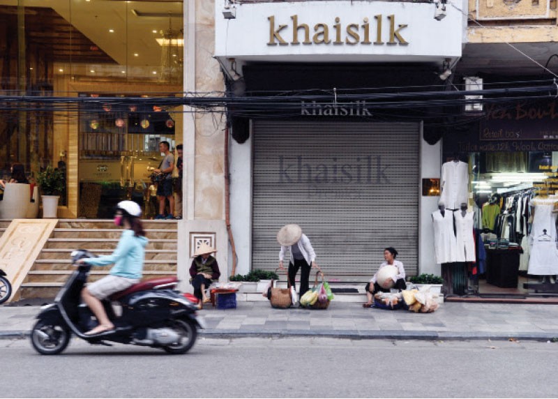 Các cửa hàng Khaisilk đồng loạt đóng cửa sau khi  thông tin bán lụa "made in China" bung vỡ
