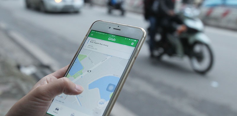 Các doanh nghiệp taxi công nghệ như Uber, Grab đang thắng thế so với các doanh nghiệp taxi truyền thống