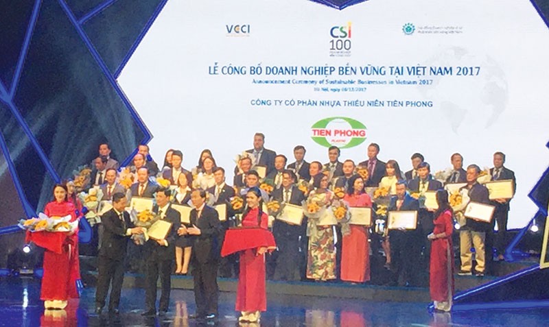 Vinh danh 100 doanh nghiệp phát triển bền vững Việt Nam 2017