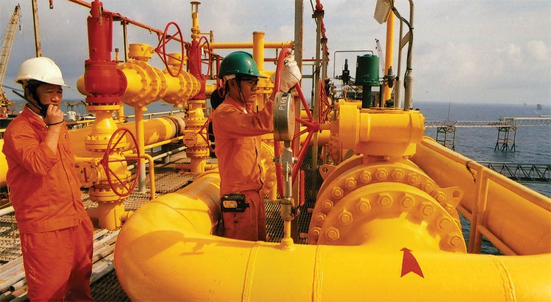 Giá dầu tăng đang kích thích hoạt động khai thác, chế biến cũng như vận chuyển dầu khí