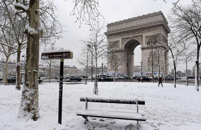 Thủ đô Paris biến thành thiên đường tuyết trắng