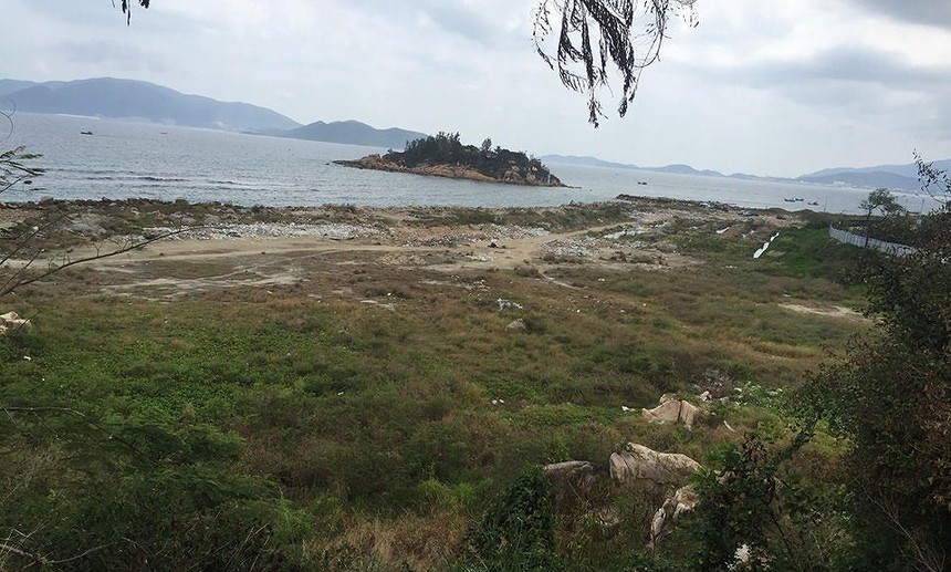 Khu vực Công ty Cổ phần Nha Trang Sao tiến hành đổ đất lấn biển thực hiện dự án (Ảnh: Tàu Trắng)