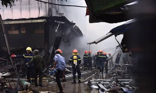 Hàng chục tiểu thương trắng tay sau vụ cháy chợ ở Hà Nội