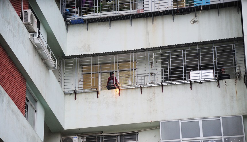 Nhiều người dân sống trong các tòa nhà chung cư đang lơ là với bà hỏa. Ảnh: Dũng Minh