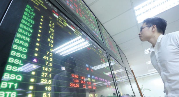 HNX tạm dừng giao dịch 17 cổ phiếu trên UPCoM