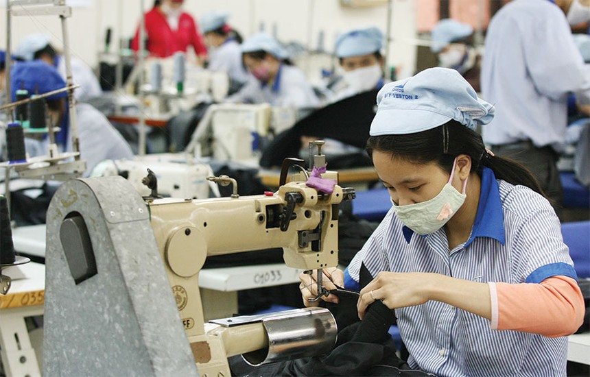 Ngành dệt may trong nước đang phải chịu áp lực cạnh tranh rất lớn với các mặt hàng giá rẻ từ Trung Quốc, Phillipines, Bangladesh...