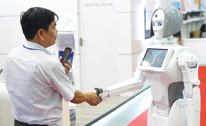 Rô-bốt sử dụng AI tại Triển lãm Vietnam AutoExpo 2018 diễn ra tại Hà Nội vào đầu tháng 6 vừa qua