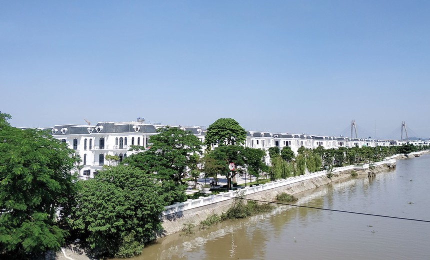 Dự án Vinhomes Imperia Hải Phòng của Vingroup một mặt giáp sông Thượng Lý, thông ra sông Cấm. 