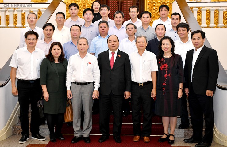 Đoàn công tác tỉnh Thừa Thiên Huế chụp hình lưu niệm cùng Thủ tướng Chính phủ Nguyễn Xuân Phúc. Ảnh: VGP