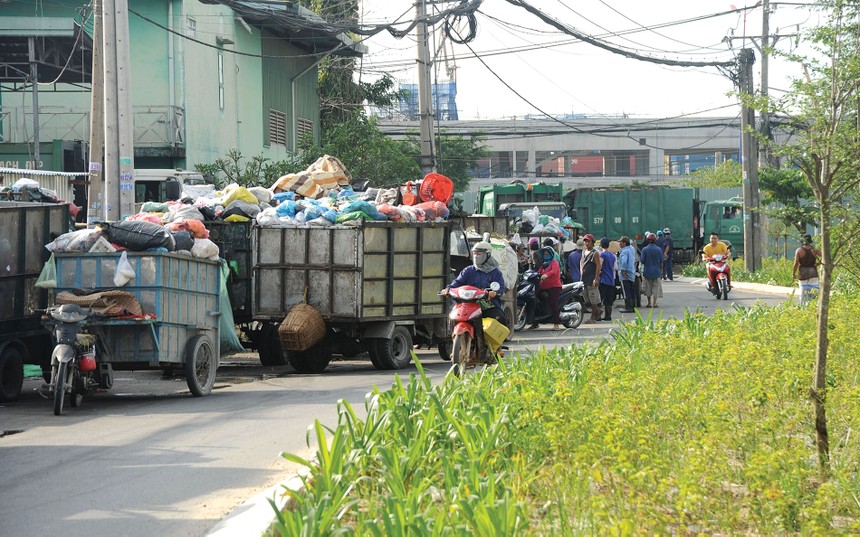 Trạm luân chuyển rác đang tạo ra mối lo ô nhiễm lớn cho cư dân một số dự án bất động sản 
