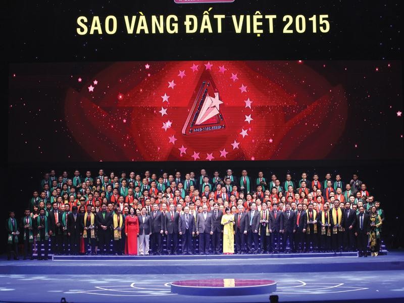 Hàng ngàn doanh nghiệp, thương hiệu Sao Vàng đất Việt qua các năm đang truyền đi khát vọng mạnh mẽ về một cộng đồng thương hiệu Việt. Ảnh: Chí Cường