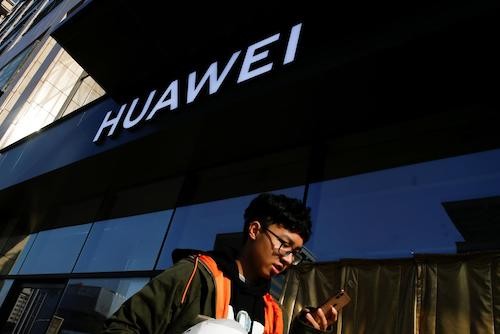 Doanh thu của Huawei dự kiến tiếp tục tăng trong 2019, bất chấp lệnh cấm từ Mỹ và đồng minh. Ảnh: Reuters.