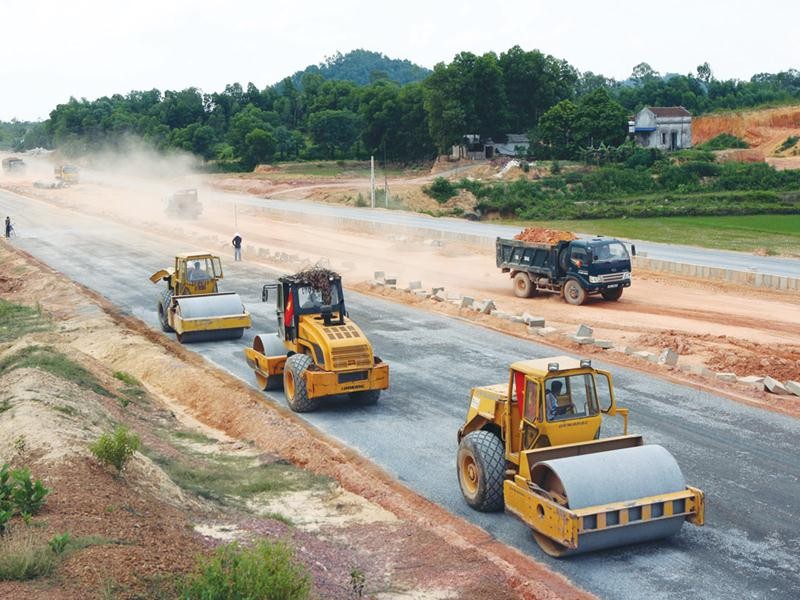 Xây dựng đường cao tốc Hà Nội - Thái Nguyên. Ảnh: Đức Thanh