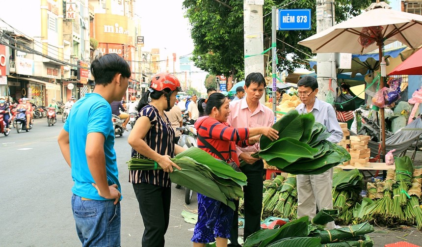 Chợ lá dong Sài Gòn hẩm hiu chiều Tết