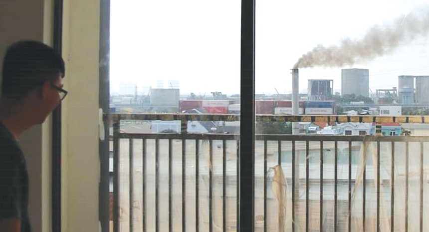 Cột khói của Nhà máy giấy Giấy Xuân Đức ảnh hưởng lớn tới cư dân sinh sống tại Dự án Him Lam Phú An
