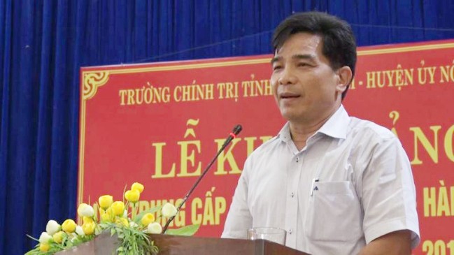Tại Hội nghị Tỉnh ủy Quảng Nam lần thứ 15 vừa diễn ra, ông Lê Văn Dũng vừa được bầu giữ chức Phó Bí thư Tỉnh ủy Quảng Nam nhiệm kỳ 2015-2020
