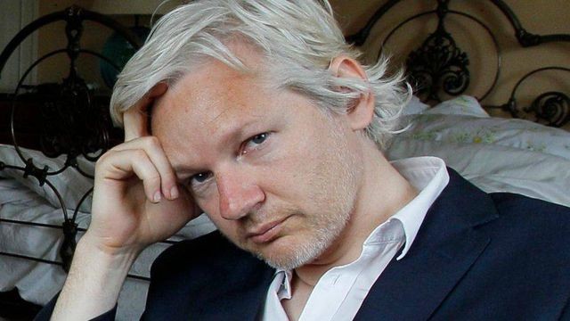 Ông Julian Assange trong một bức ảnh cũ (Ảnh: Fox) 