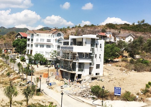 Từ cuối năm 2018 đến nay, bất động sản tại Khánh Hòa, đặc biệt là TP. Nha Trang đã giảm nhiệt đáng kể. Hiện giá căn hộ chung cư được chào bán ở mức 18-25 triệu đồng/m2, đất nền dự án khoảng 50 triệu đồng/m2.