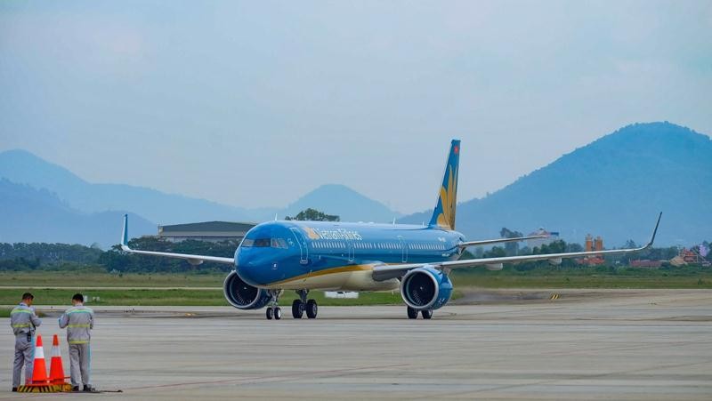 Mức lương của phi công Vietnam Airlines vẫn thấp hơn so với một số doanh nghiệp tư nhân cùng ngành, khiến hãng phải đối mặt với tình trạng chảy máu chất xám.