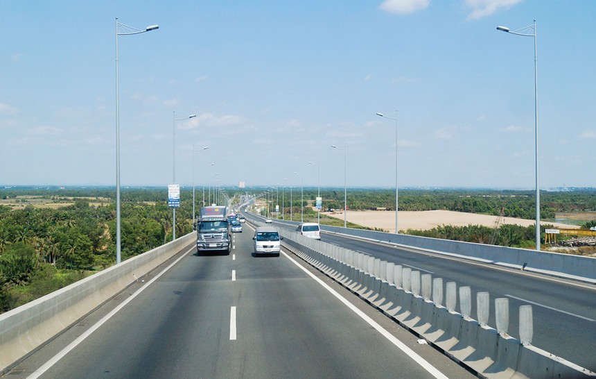 Kết nối giữa TP.HCM với các địa phương lân cận ngày càng dễ dàng nhờ nhiều tuyến cao tốc được đầu tư xây dựng
