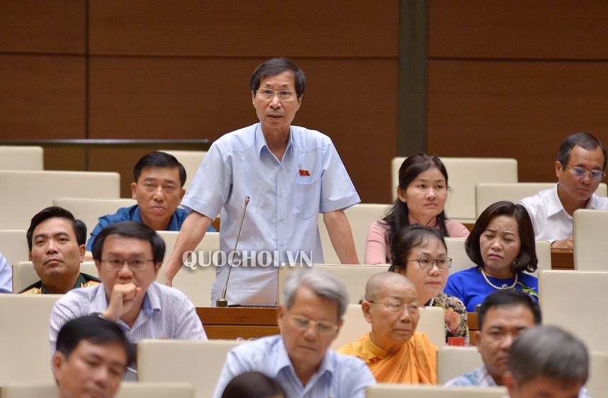 Đại biểu Bùi Văn Phương tham gia chất vấn Bộ trưởng Nguyễn Văn Thể