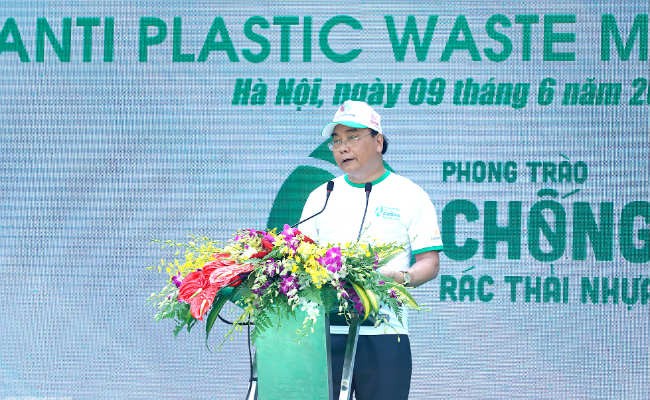 Thủ tướng nhấn mạnh, cùng chung nỗ lực của các nước trên thế giới, Việt Nam đã tích cực đề xuất các sáng kiến và tham gia các cơ chế hợp tác toàn cầu, khu vực để giải quyết vấn đề rác thải nhựa