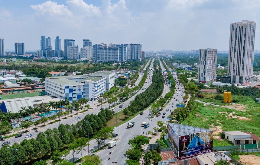 Đại lộ Mai Chí Thọ 12 làn xe giữa trung tâm Thủ Thiêm là tuyến đường tập trung nhiều dự án căn hộ nổi bật của khu Đông Sài Gòn.