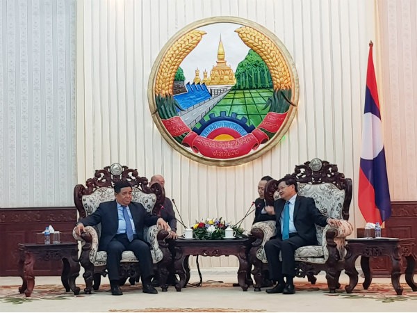Thủ tướng Thongloun Sisoulith khẳng định, Chính phủ Lào rất khuyến khích nhà đầu tư Việt Nam sang Lào.  Phía Lào sẽ hết sức tạo điều kiện thuận lợi, nếu có vướng mắc sẽ được tháo gỡ.