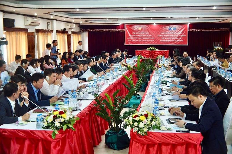 Toàn cảnh cuộc hội đàm chính thức giữa Bộ trưởng Bộ Kế hoạch và Đầu tư Việt Nam Nguyễn Chí Dũng và Bộ trưởng Bộ Kế hoạch và Đầu tư Lào Sụ-phăn Kẹo-mi-xay.