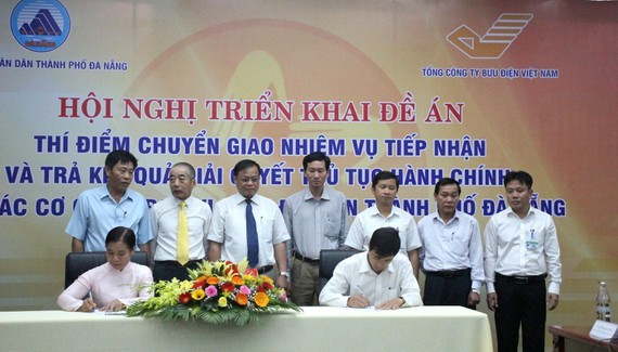 Các sở ngành, quận huyện TP Đà Nẵng ký kết thực hiện thí điểm đề án cung cấp dịch vụ công quan bưu điện