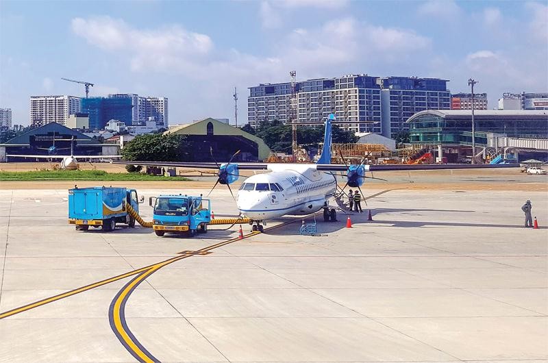 Hiện nay, các đường cất hạ cánh, đường lăn tại cảng hàng không quốc tế Tân Sơn Nhất và Nội Bài đã vượt tần suất khai thác so với thiết kế ban đầu.