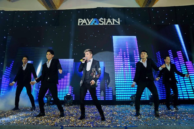 Lễ ra mắt Payasian với sự góp mặt của nhiều người nổi tiếng.