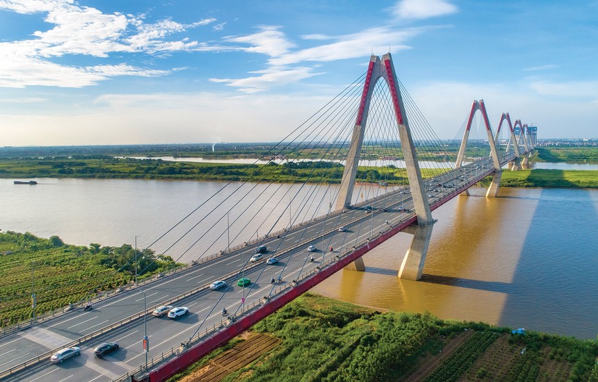 Cầu Nhật Tân giúp tăng khả năng kết nỗi giữa Đông Anh và khu nội đô Hà Nội. Ảnh: Shutterstock