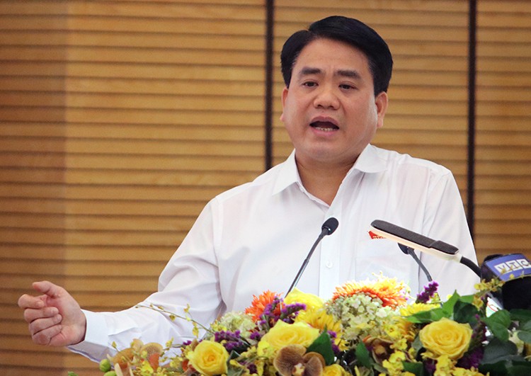 Ông Nguyễn Đức Chung phát biểu tại cuộc tiếp xúc cử tri Hoàn Kiếm chiều 15/11. Ảnh: Võ Hải.