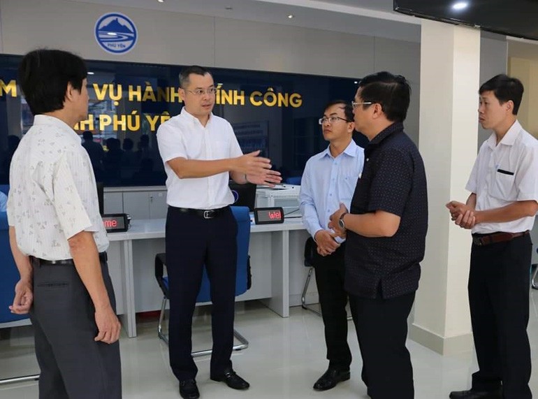 Chủ tịch UBND tỉnh Phú Yên, ông Phạm Đại Dương trong một lần kiểm tra Trung tâm hành chính công của tỉnh.