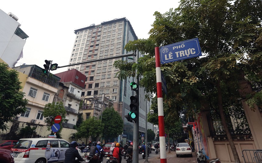 Ở Hà Nội và TP.HCM, không ít dự án vẽ thêm tầng để trục lợi trái phép