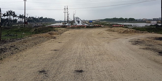 Những đoạn mặt bằng sạch tại Dự án cao tốc Cao Bồ - Mai Sơn được địa phương bàn giao cho nhà thầu thi công.