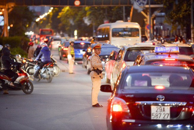 10 số đường dây nóng tiếp nhận phản ảnh về giao thông dịp Tết Canh Tý và lễ hội Xuân 2020
