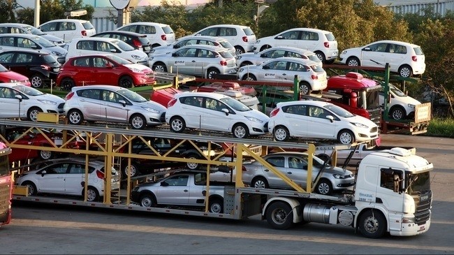 Chi 63 triệu USD nhập khẩu hơn 2.300 ô tô trong 15 ngày đầu năm
