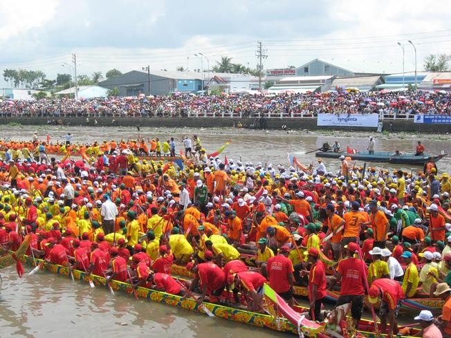 Lễ hội đua thuyền truyền thống hằng năm tại Đà Nẵng dự kiến diễn ra vào ngày 3 và 4/1 phải tạm dừng tránh việc tụ tập đông người gây nguy cơ nhiễm dịch nCoV