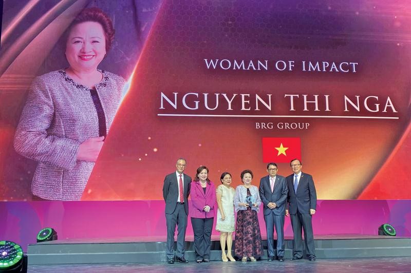 Bà Nguyễn Thị Nga, Chủ tịch Tập đoàn BRG vừa nhận Giải thưởng Nữ doanh nhân có tầm ảnh hưởng lớn khu vực ASEAN.