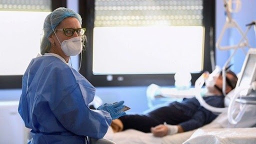 Các bang kêu gọi bệnh viên ngừng những cuộc giải phẫu không cần thiết để nhường chỗ cho bệnh nhân Covid-19. Ảnh: Getty Images.