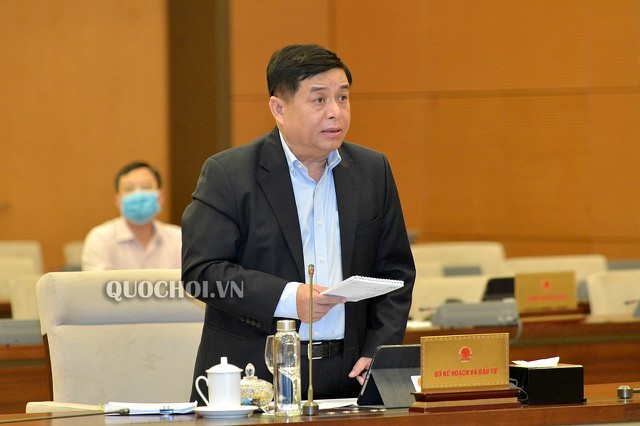 Bộ trưởng Bộ Kế hoạch và Đầu tư Nguyễn Chí Dũng báo cáo Dự thảo Nghị quyết về cơ chế đặc thù về tài chính và chính quyền đô thị của Đà Nẵng