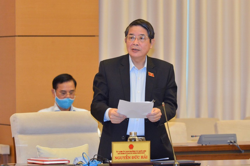 Chủ nhiệm Ủy ban Tài chính - Ngân sách Nguyễn Đức Hải trình bày báo cáo (Ảnh: QK)